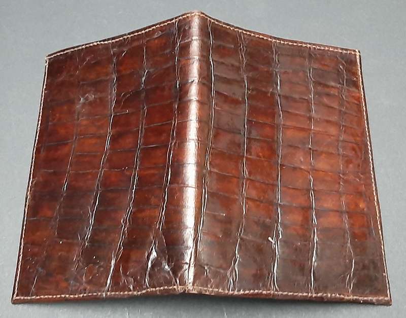 STUNNING: Late 20th Century- Gent's Tri-fold Crocodile Skin Leather Wallet (14cm x 19cm).