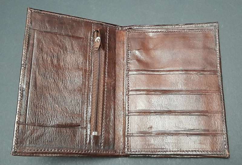 STUNNING: Late 20th Century- Gent's Tri-fold Crocodile Skin Leather Wallet (14cm x 19cm).