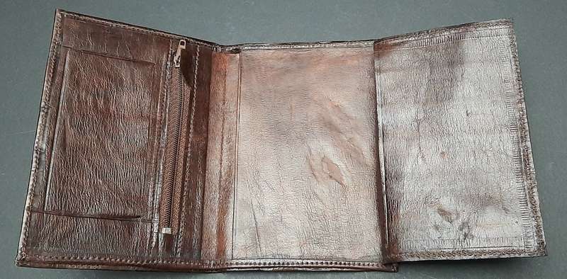 STUNNING: Late 20th Century- Gent's Tri-fold Crocodile Skin Leather Wallet (14cm x 19cm).