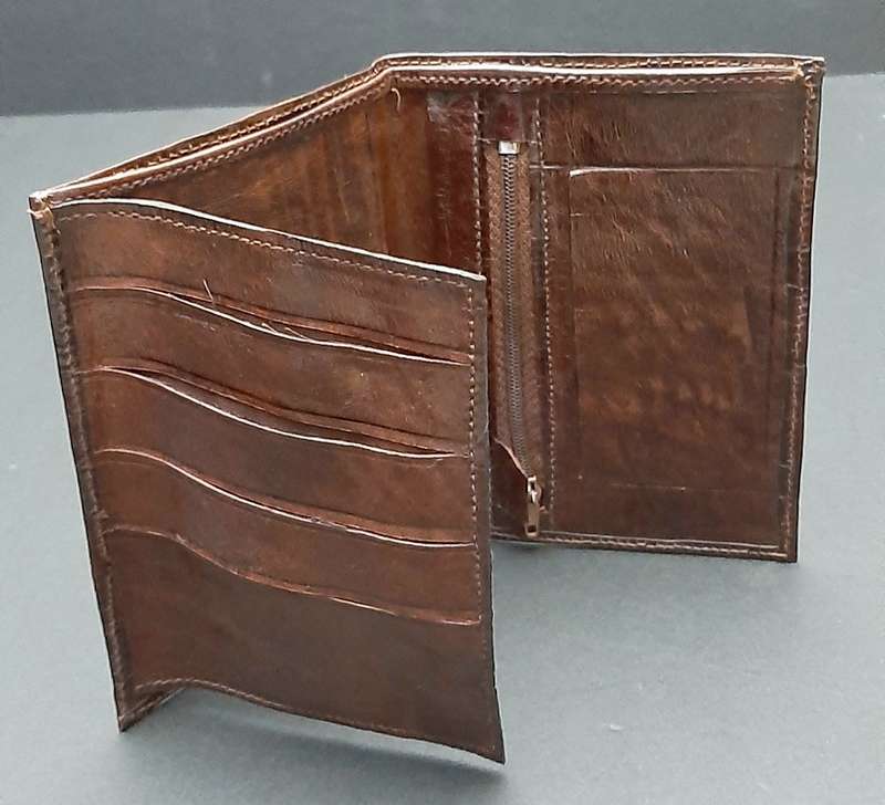 STUNNING: Late 20th Century- Gent's Tri-fold Crocodile Skin Leather Wallet (14cm x 19cm).