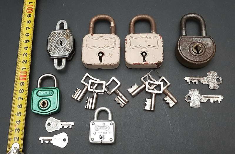 Mid-20th Century: Lot of 1960s/70s West-German Padlocks w/ Keys (x6).