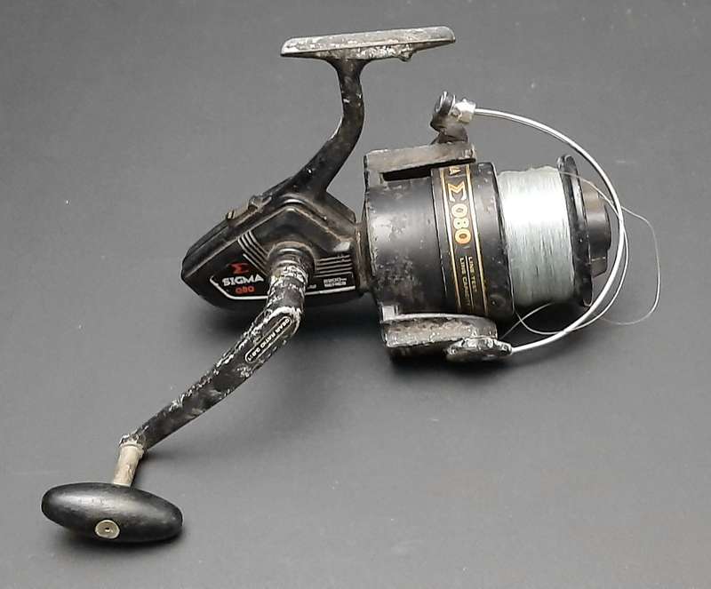ANGLING: Shakespeare 'Sigma' 2200 CK Series 080 Large Fixed Spool Spinning Reel ( 18cm x 17cm).