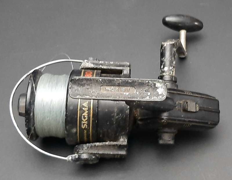 ANGLING: Shakespeare 'Sigma' 2200 CK Series 080 Large Fixed Spool Spinning Reel ( 18cm x 17cm).