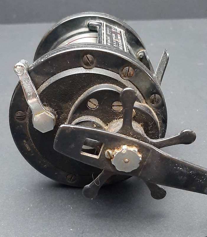 ANGLING: Shakespeare 'Sigma' 2951-365 Saltwater Right-hand Boat-Fishing Reel (21cm x 14cm).