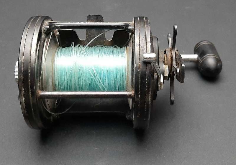 ANGLING: Shakespeare 'Sigma' 2951-365 Saltwater Right-hand Boat-Fishing Reel (21cm x 14cm).