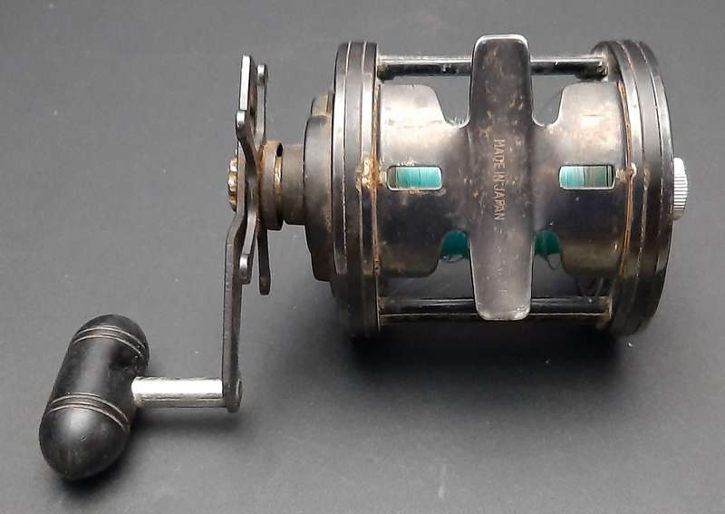 ANGLING: Shakespeare 'Sigma' 2951-365 Saltwater Right-hand Boat-Fishing Reel (21cm x 14cm).