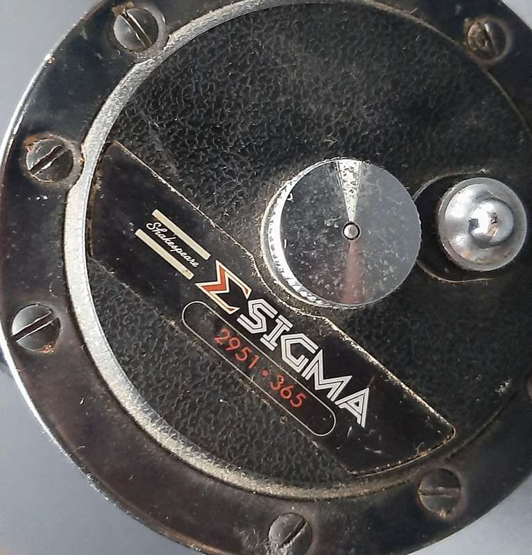 ANGLING: Shakespeare 'Sigma' 2951-365 Saltwater Right-hand Boat-Fishing Reel (21cm x 14cm).