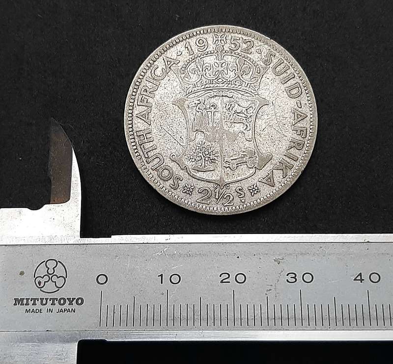 1952 South Africa: .500 Silver 2½ Shilling KGVI Coin (F).
