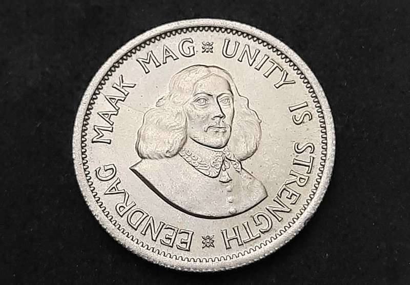 1961 South Africa: .500 Silver 10 cent Coin (XF/XF+).