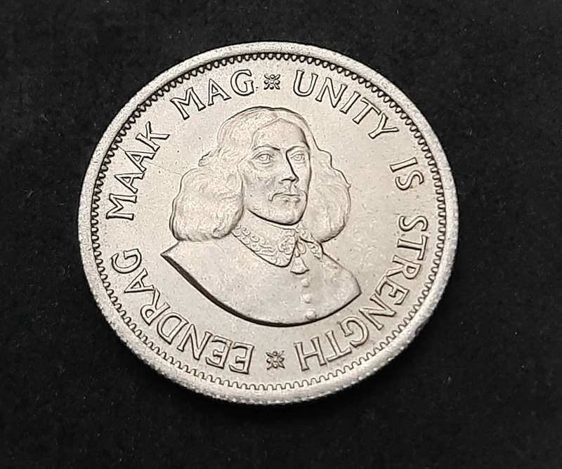1961 South Africa: .500 Silver 10 cent Coin (XF/XF+).