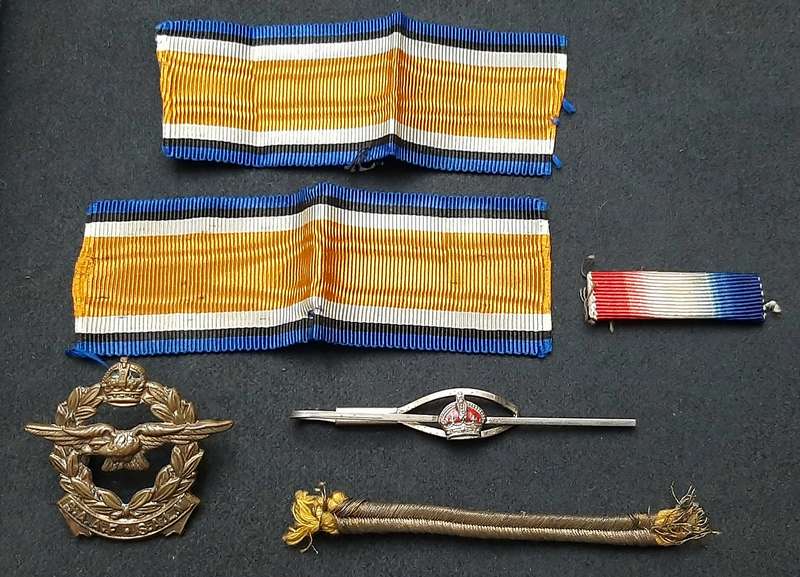 WW1 / WW2 : British & Commonwealth Insignia Lot x 6 Pieces.
