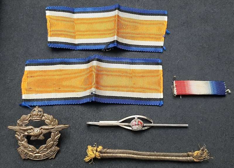 WW1 / WW2 : British & Commonwealth Insignia Lot x 6 Pieces.
