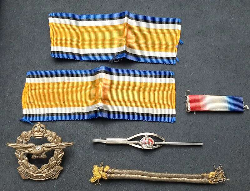 WW1 / WW2 : British & Commonwealth Insignia Lot x 6 Pieces.