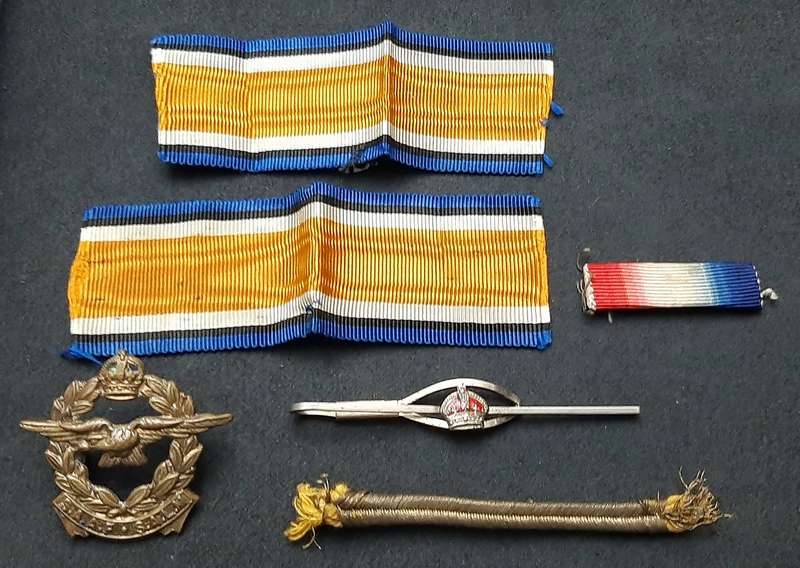 WW1 / WW2 : British & Commonwealth Insignia Lot x 6 Pieces.