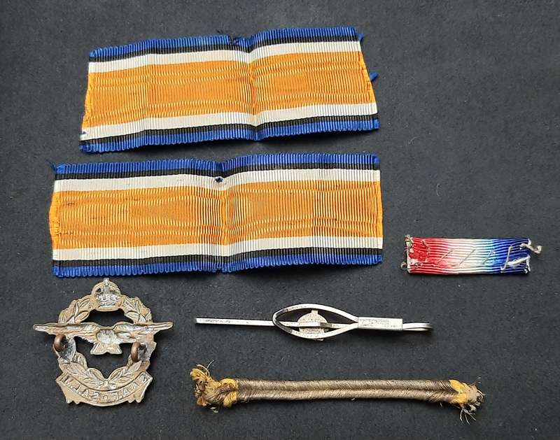 WW1 / WW2 : British & Commonwealth Insignia Lot x 6 Pieces.