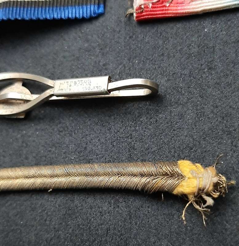 WW1 / WW2 : British & Commonwealth Insignia Lot x 6 Pieces.