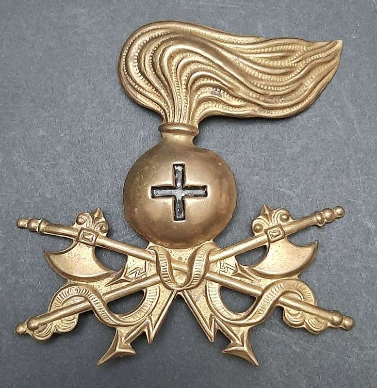 RARE: WW2 Italian Fascist Engineers Brass Pith-Helmet Badge (No Pins).