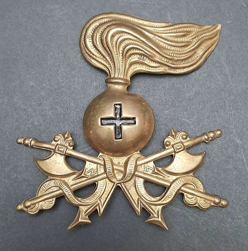 RARE: WW2 Italian Fascist Engineers Brass Pith-Helmet Badge (No Pins).