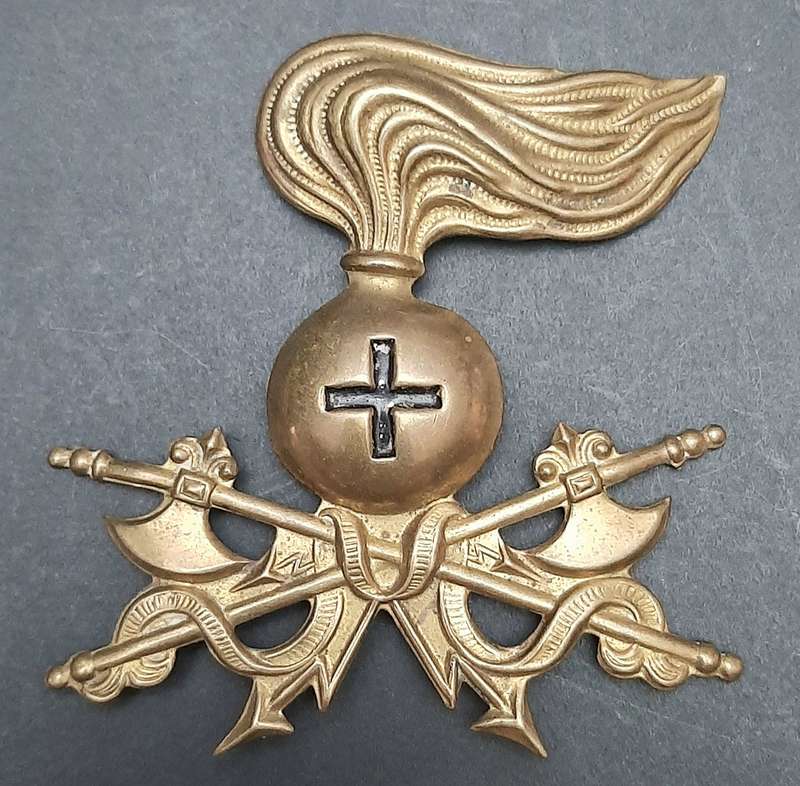 RARE: WW2 Italian Fascist Engineers Brass Pith-Helmet Badge (No Pins).