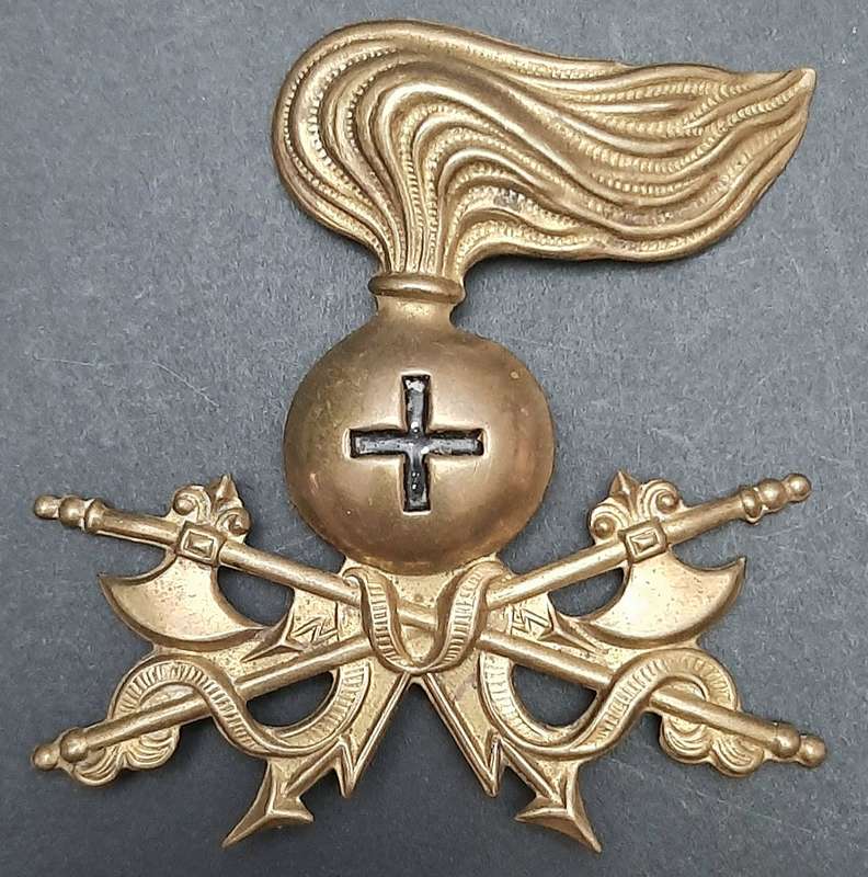 RARE: WW2 Italian Fascist Engineers Brass Pith-Helmet Badge (No Pins).