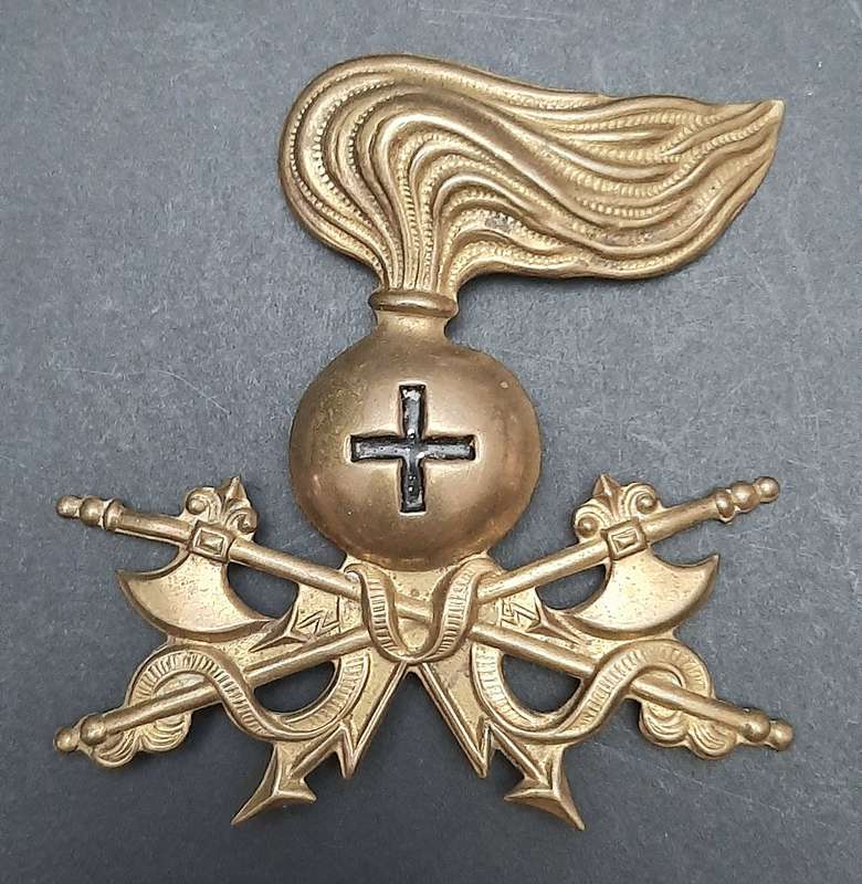 RARE: WW2 Italian Fascist Engineers Brass Pith-Helmet Badge (No Pins).