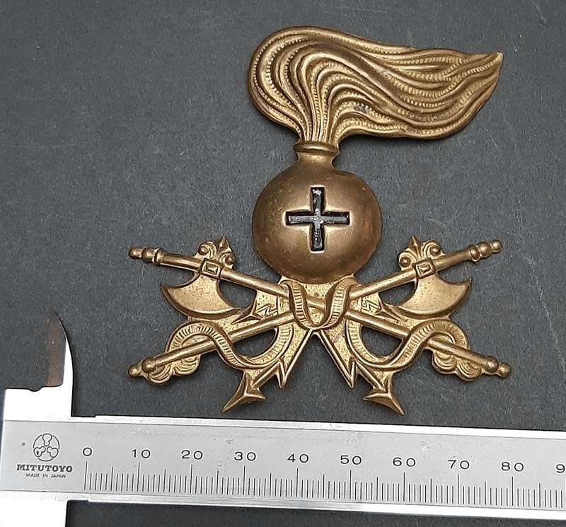 RARE: WW2 Italian Fascist Engineers Brass Pith-Helmet Badge (No Pins).