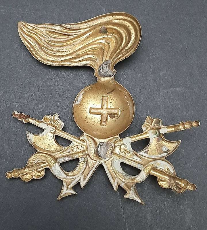 RARE: WW2 Italian Fascist Engineers Brass Pith-Helmet Badge (No Pins).