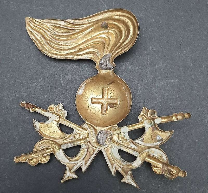 RARE: WW2 Italian Fascist Engineers Brass Pith-Helmet Badge (No Pins).