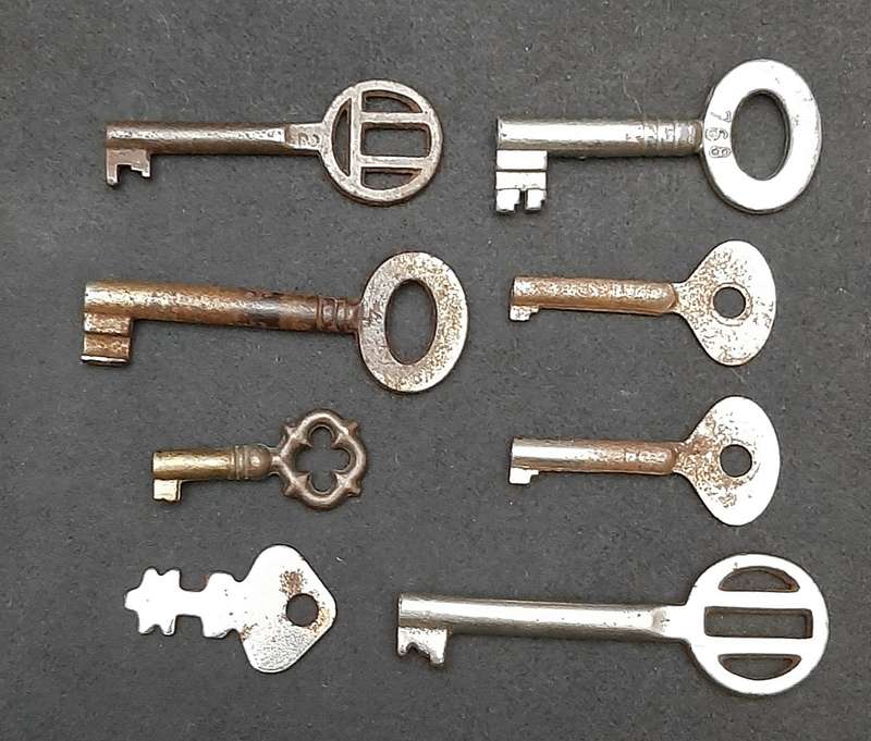 Early 20th Century: Lot European Cabinet & Dresser Keys Lot ( 8 x Pcs).