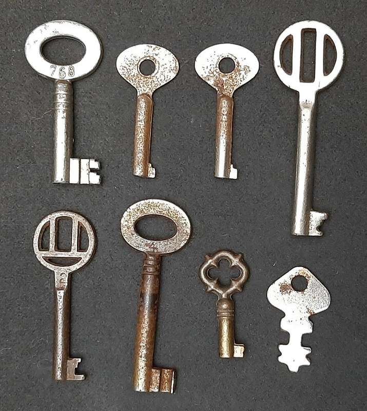Early 20th Century: Lot European Cabinet & Dresser Keys Lot ( 8 x Pcs).