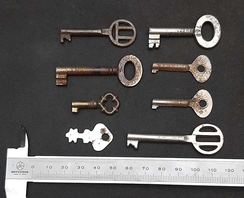 Early 20th Century: Lot European Cabinet & Dresser Keys Lot ( 8 x Pcs).