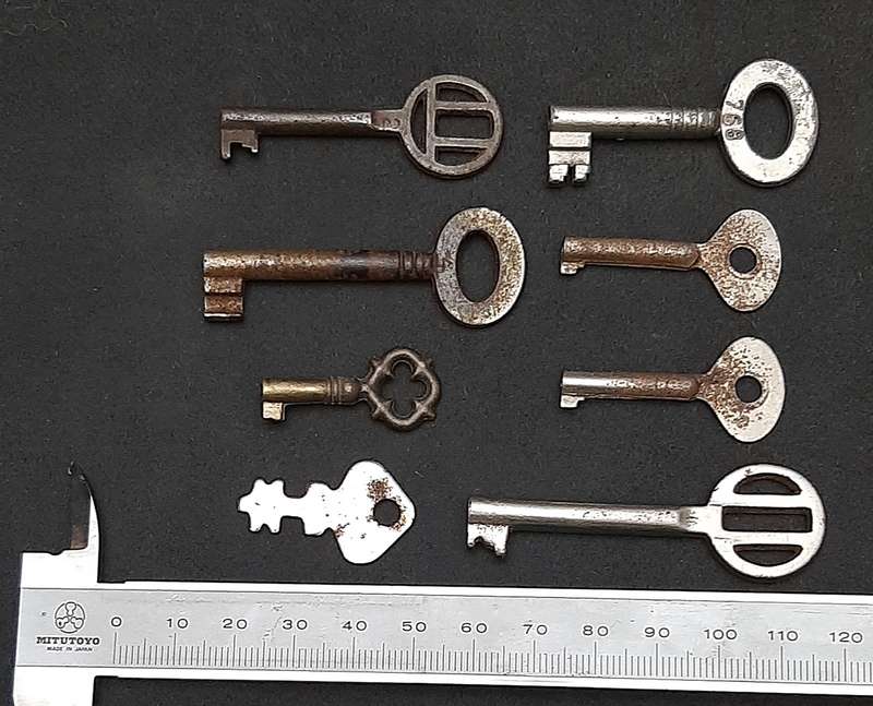 Early 20th Century: Lot European Cabinet & Dresser Keys Lot ( 8 x Pcs).