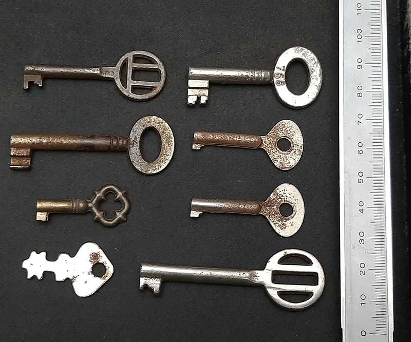 Early 20th Century: Lot European Cabinet & Dresser Keys Lot ( 8 x Pcs).