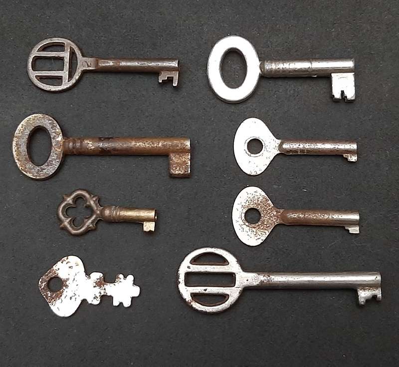 Early 20th Century: Lot European Cabinet & Dresser Keys Lot ( 8 x Pcs).