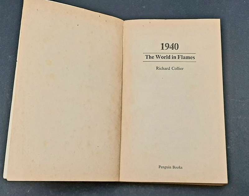 WW2 : ' 1940 The World In Flames' S/Cover Book by Richard Collier (USED).