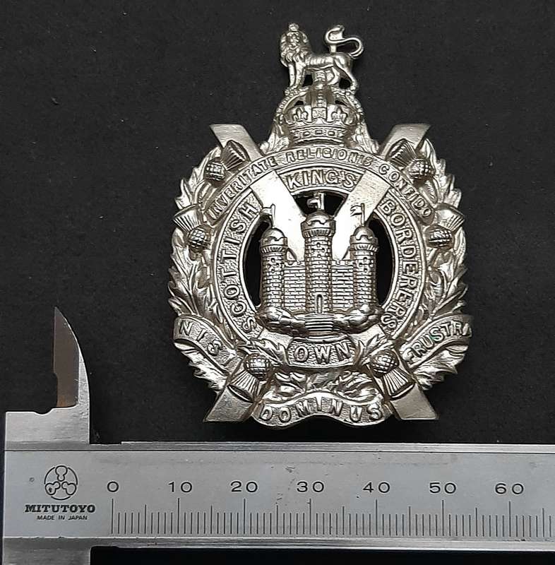 WW1/WW2 : King's Own Scottish Borderers Glengarry/ Tam O'Shanter White Metal Badge (Lugs Intact).