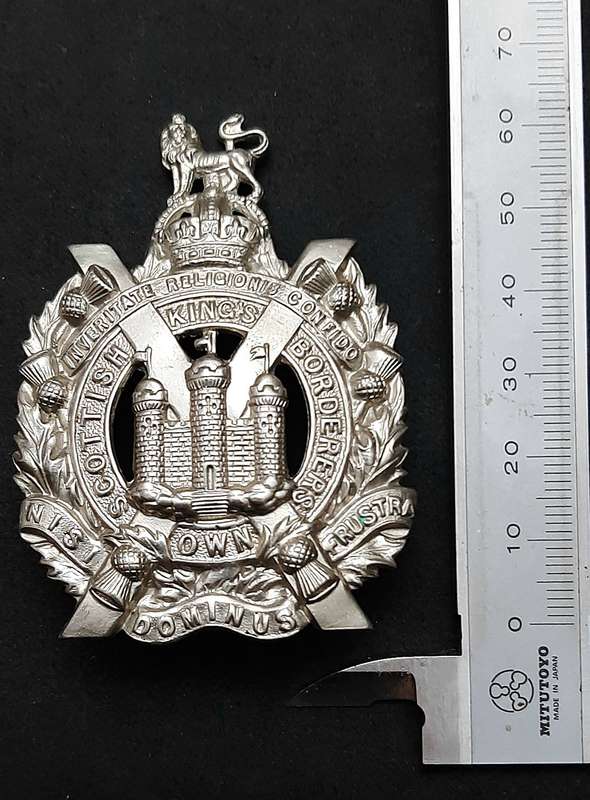 WW1/WW2 : King's Own Scottish Borderers Glengarry/ Tam O'Shanter White Metal Badge (Lugs Intact).