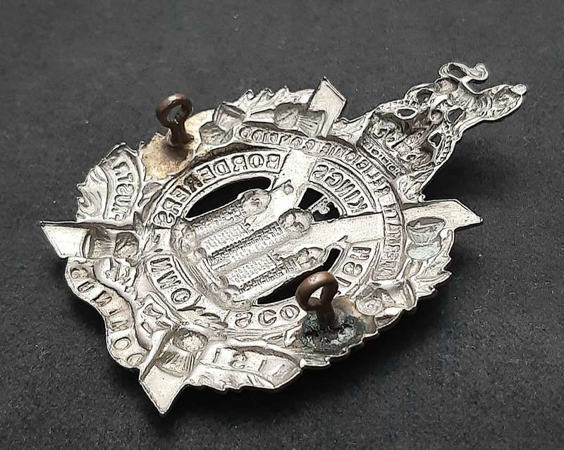 WW1/WW2 : King's Own Scottish Borderers Glengarry/ Tam O'Shanter White Metal Badge (Lugs Intact).