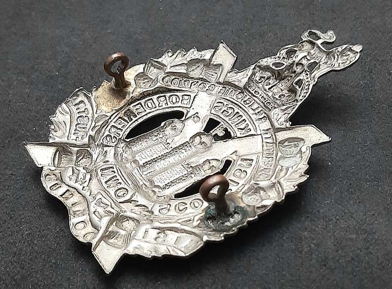 WW1/WW2 : King's Own Scottish Borderers Glengarry/ Tam O'Shanter White Metal Badge (Lugs Intact).