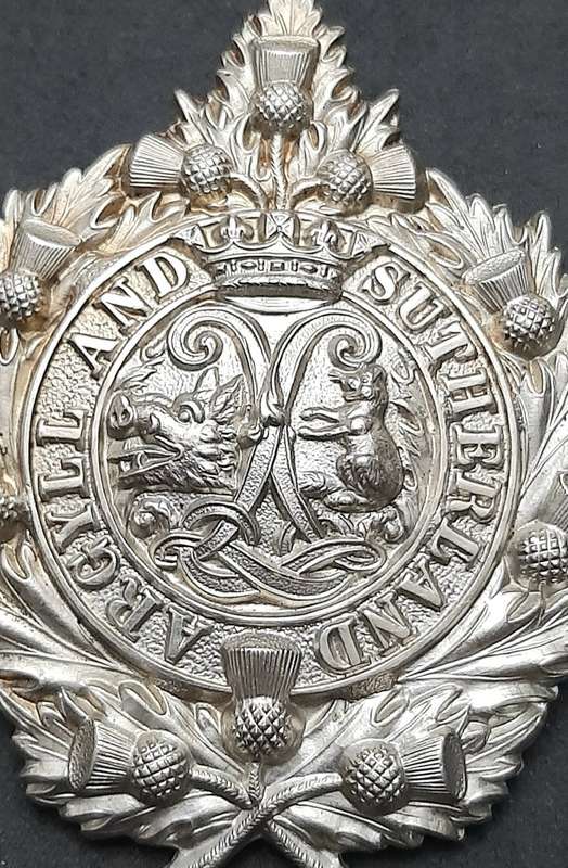 WW1 / WW2 : Argyll & Sutherland Highlanders White Metal Glengarry/ Tam O'Shanter Badge (Lugs+Pin).