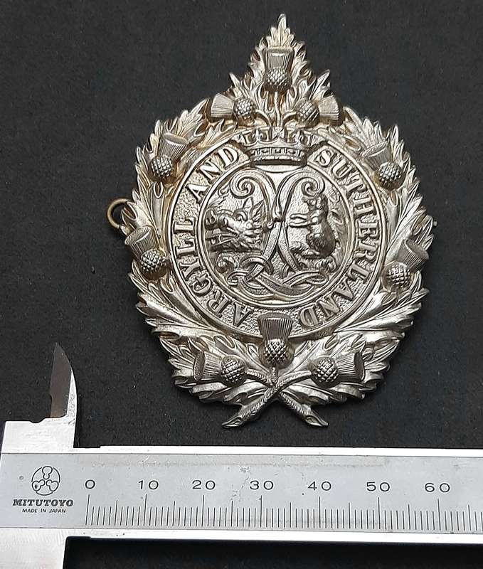 WW1 / WW2 : Argyll & Sutherland Highlanders White Metal Glengarry/ Tam O'Shanter Badge (Lugs+Pin).