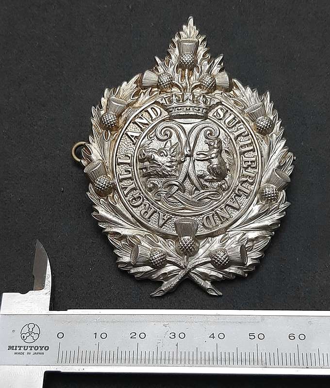 WW1 / WW2 : Argyll & Sutherland Highlanders White Metal Glengarry/ Tam O'Shanter Badge (Lugs+Pin).