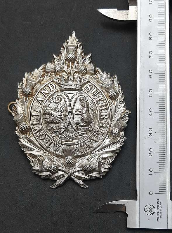 WW1 / WW2 : Argyll & Sutherland Highlanders White Metal Glengarry/ Tam O'Shanter Badge (Lugs+Pin).