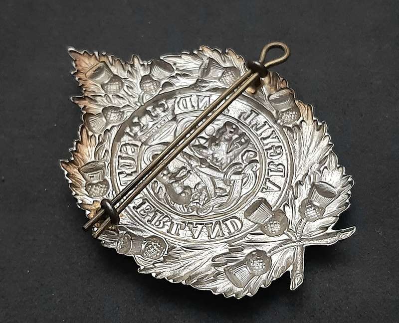 WW1 / WW2 : Argyll & Sutherland Highlanders White Metal Glengarry/ Tam O'Shanter Badge (Lugs+Pin).