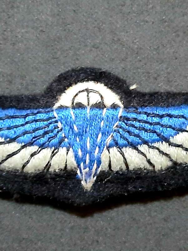 RARE: Early 1980s New Zealand S.A.S Patt.44 Maroon Title & Parachute Wing ( 2 Pcs).