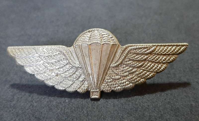 RARE: 1980s British S.A.S Silver Metallic HALO Dress Parachute Wing (Lugs Intact).