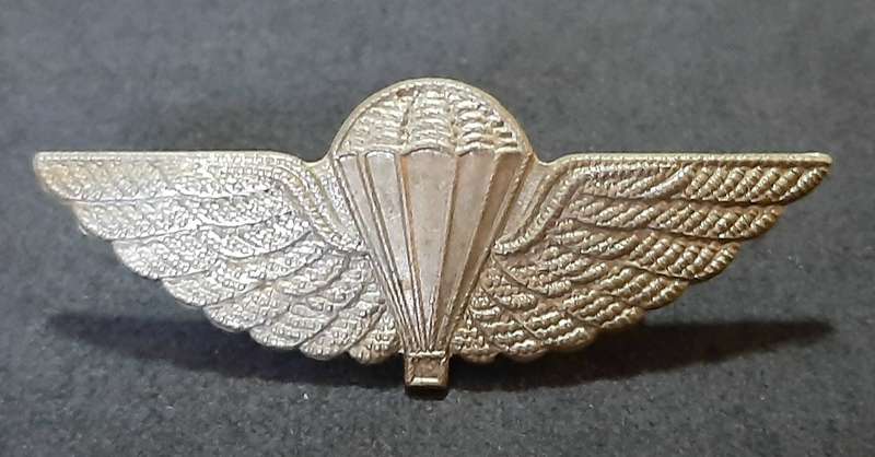 RARE: 1980s British S.A.S Silver Metallic HALO Dress Parachute Wing (Lugs Intact).