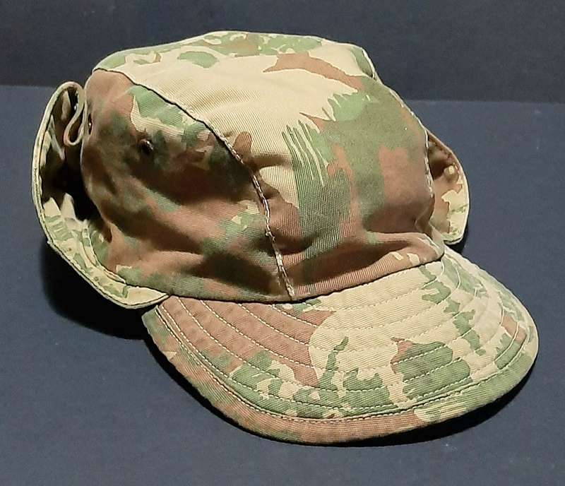 RARE: 1960s Rhodesian Bush War- SA 1st Patt. Camouflage Fielddress Cap w/ Neck-Flap (57/58).