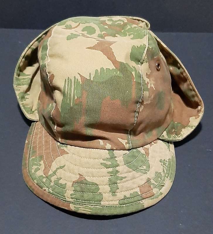 RARE: 1960s Rhodesian Bush War- SA 1st Patt. Camouflage Fielddress Cap w/ Neck-Flap (57/58).