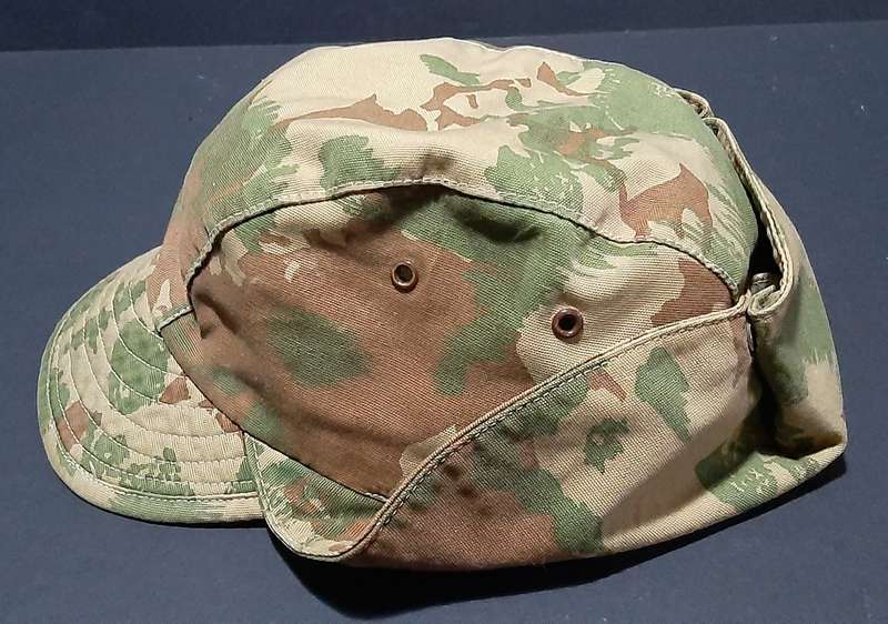 RARE: 1960s Rhodesian Bush War- SA 1st Patt. Camouflage Fielddress Cap w/ Neck-Flap (57/58).